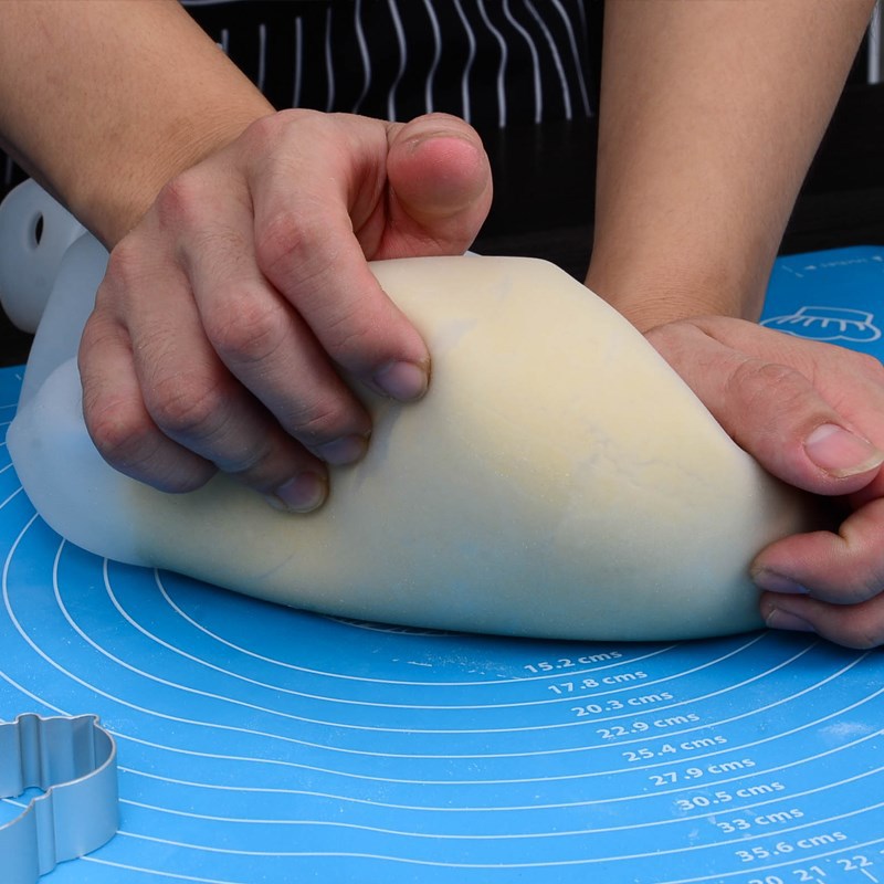 Mess-Free Silicone Kneading Dough Bag